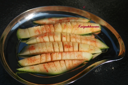 Mouth watering mango slices